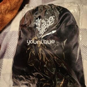 Younique Draw string make up bag